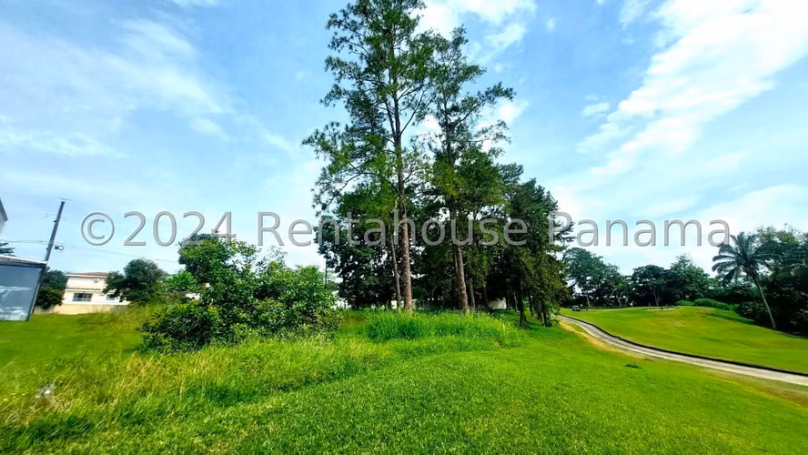 Se Vende Terreno en Brisas Del Golf MDV26-4491