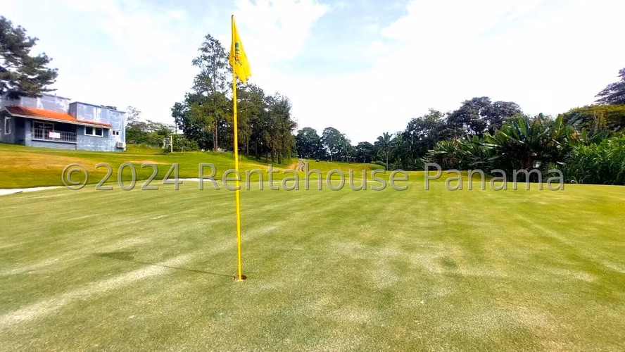 Se Vende Terreno en Brisas Del Golf MDV26-4491