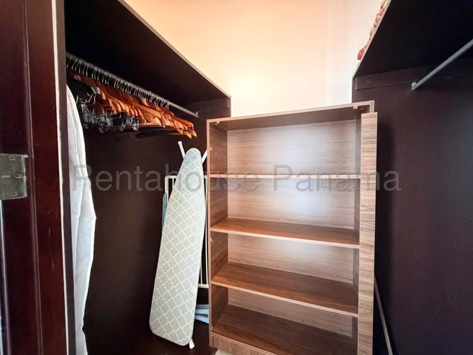 Apartamento en Alquiler en Bella Vista. PH SKY RESIDENCES. 27LDC161