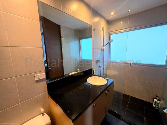 Se Vende Apartamento en Costa del Este MDV27-175