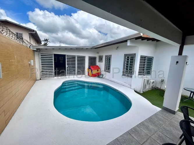 Se Vende Casa en Altos de Panama MDV27-151