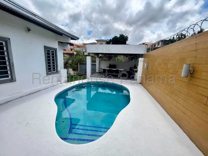 Se Vende Casa en Altos de Panama MDV27-151