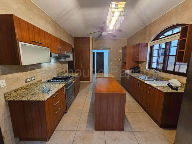 Espectacular Casa en Alquiler El Doral Costa Sur 27SPCG164