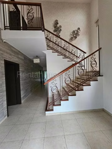 Espectacular Casa en Alquiler El Doral Costa Sur 27SPCG164