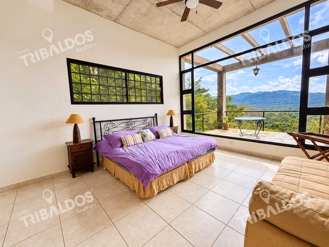 Casa en venta en El Valle de Antón con 1.1 hectáreas de terreno y vistas a las montañas