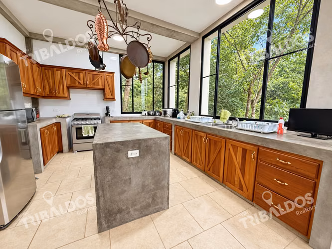 Casa en venta en El Valle de Antón con 1.1 hectáreas de terreno y vistas a las montañas