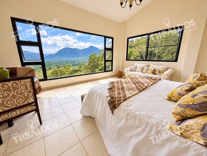 Casa en venta en El Valle de Antón con 1.1 hectáreas de terreno y vistas a las montañas