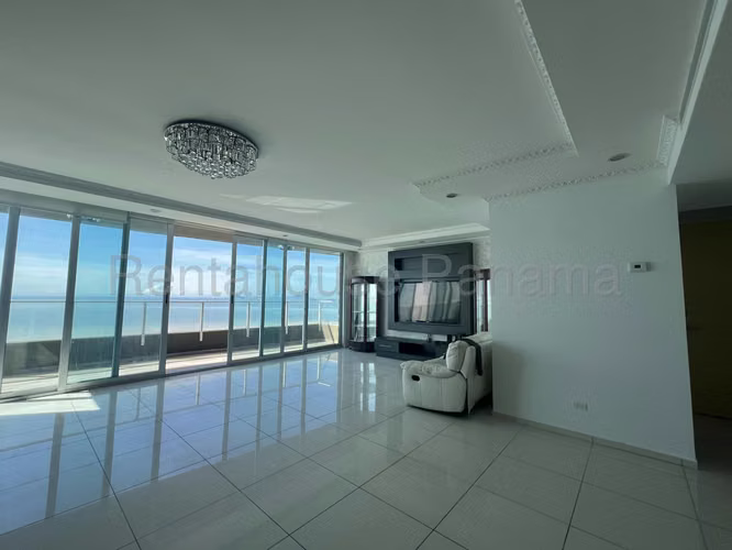 Apartment for sale in Costa del Este OF26-3079