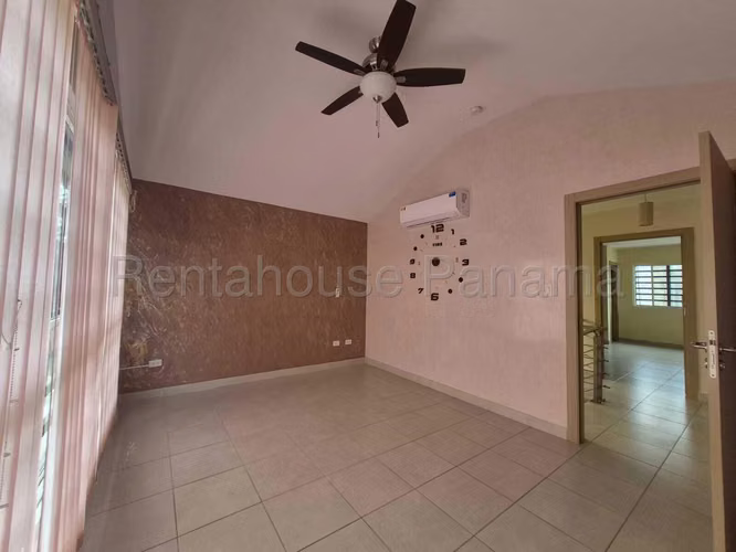 Alquilo Casa en Brisas Del Golf OF27-183