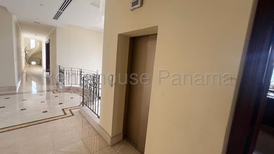 Vendo Casa en Dos Mares OF26-2788