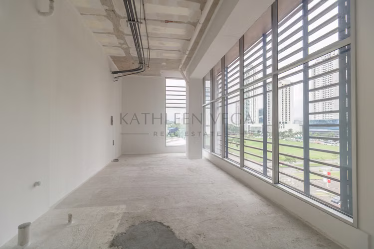 Consultorio de 47 M2  en gris ,con vistas, en Town Center para alquiler o venta
