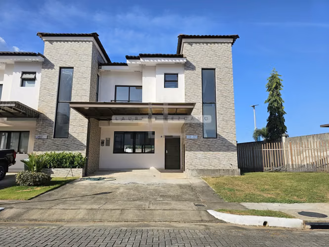 Vendo Casa de Esquina PH Costa Linda - Costa Sur. Haga una oferta