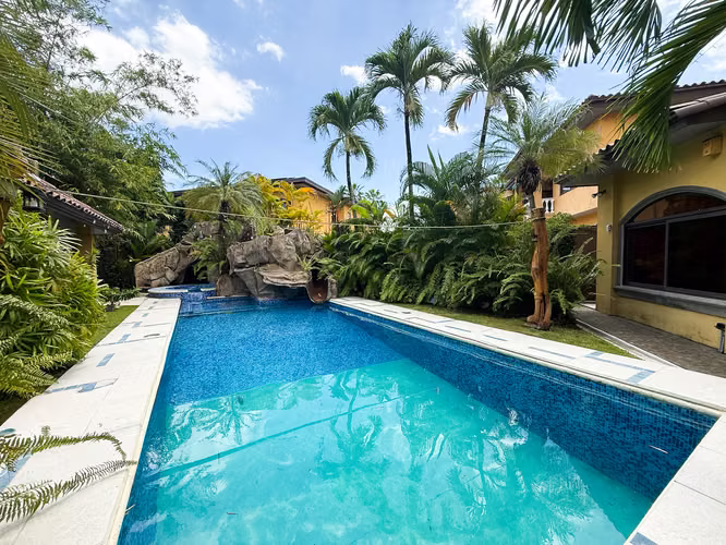 Casa de Lujo en Alquiler en Antigua, Costa del Este