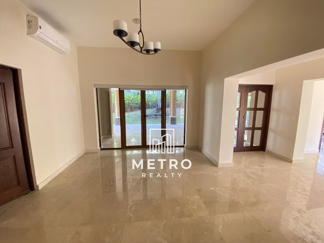 Venta de Casas en Clayton en Senderos de Camino de Cruces
