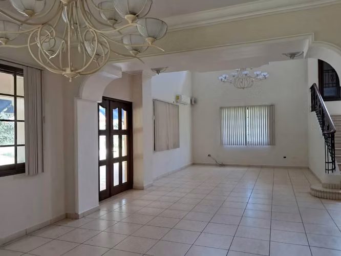 Alquiler de hermosa Casa en Camino de Cruces-Zona Exclusiva y segura