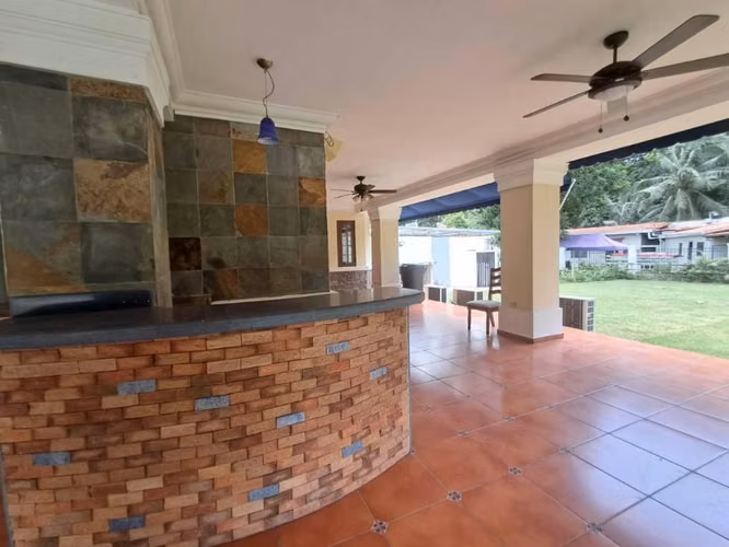 Alquiler de hermosa Casa en Camino de Cruces-Zona Exclusiva y segura
