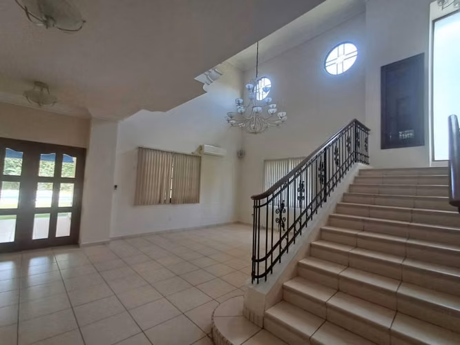 Alquiler de hermosa Casa en Camino de Cruces-Zona Exclusiva y segura