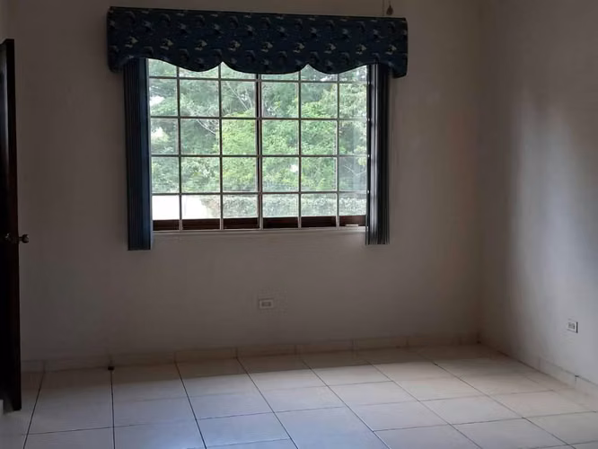 Alquiler de hermosa Casa en Camino de Cruces-Zona Exclusiva y segura