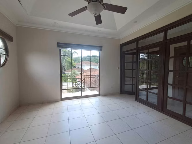 Alquiler de hermosa Casa en Camino de Cruces-Zona Exclusiva y segura