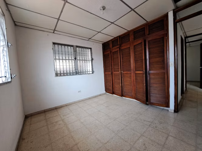 Casa en venta de 266m2 en Chanis CF27-192