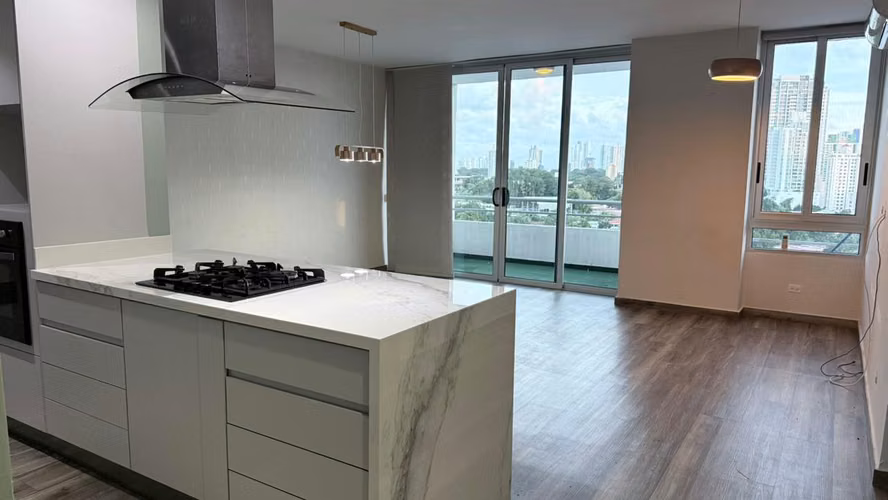 ALQUILO APARTAMENTO CON BALCON FRENTE ESTACION DEL METRO