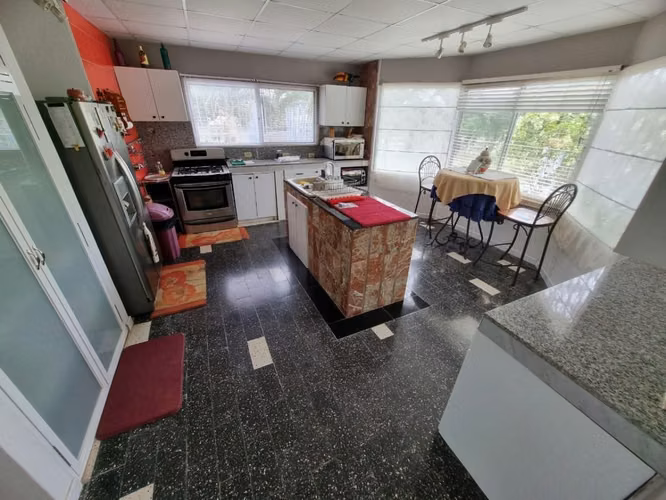 VENDO RESIDENCIA AMOBLADA EN CORONADO 1200 M2 DE TERRENO