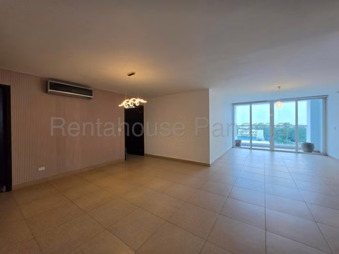 Se Vende Apartamento en Costa del Este LA27-198