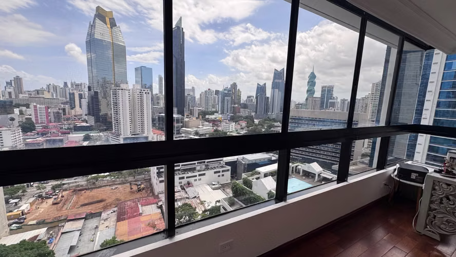 Se Vende Apartamento con Vista Al Mar en El PH Princesa del Mar en La Av Balboa 27LDC167