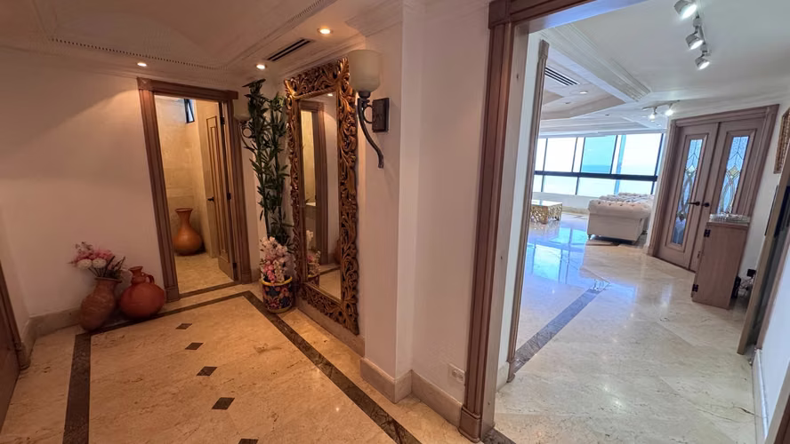 Se Vende Apartamento con Vista Al Mar en El PH Princesa del Mar en La Av Balboa 27LDC167