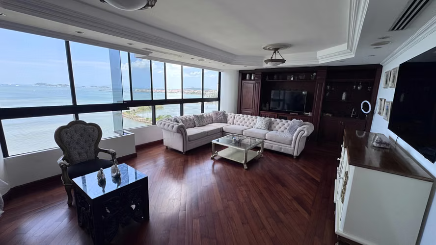 Se Vende Apartamento con Vista Al Mar en El PH Princesa del Mar en La Av Balboa 27LDC167