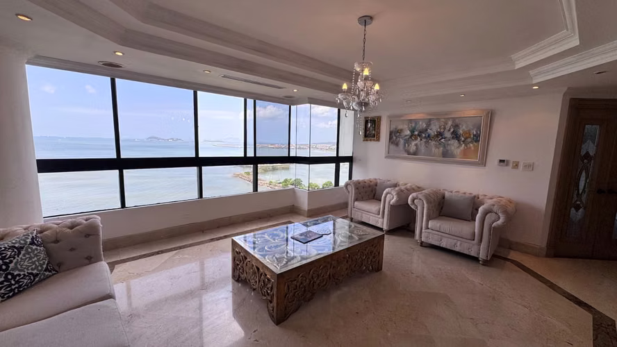 Se Vende Apartamento con Vista Al Mar en El PH Princesa del Mar en La Av Balboa 27LDC167