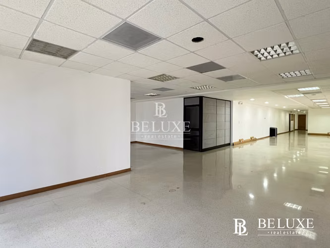 ALQUILER DE OFICINA LISTA PARA OCUPAR EN AREA BANCARIA, CALLE 50 (8)