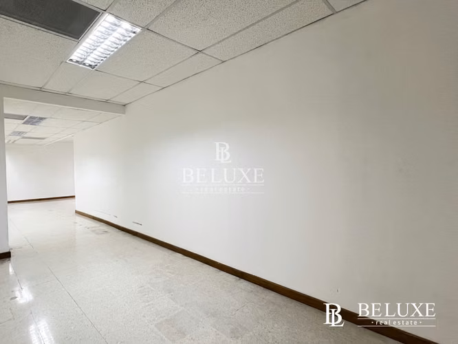 ALQUILER DE OFICINA LISTA PARA OCUPAR EN AREA BANCARIA, CALLE 50 (8)