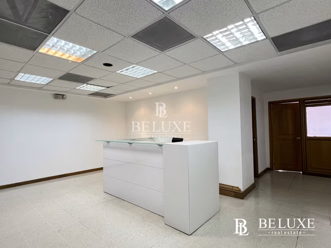 ALQUILER DE OFICINA LISTA PARA OCUPAR EN AREA BANCARIA, CALLE 50 (8)