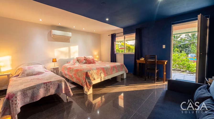 Propiedad Llave en Mano con Casa Principal, 6 Estudios y Piscina en Venta en Las Lajas, Chiriquí