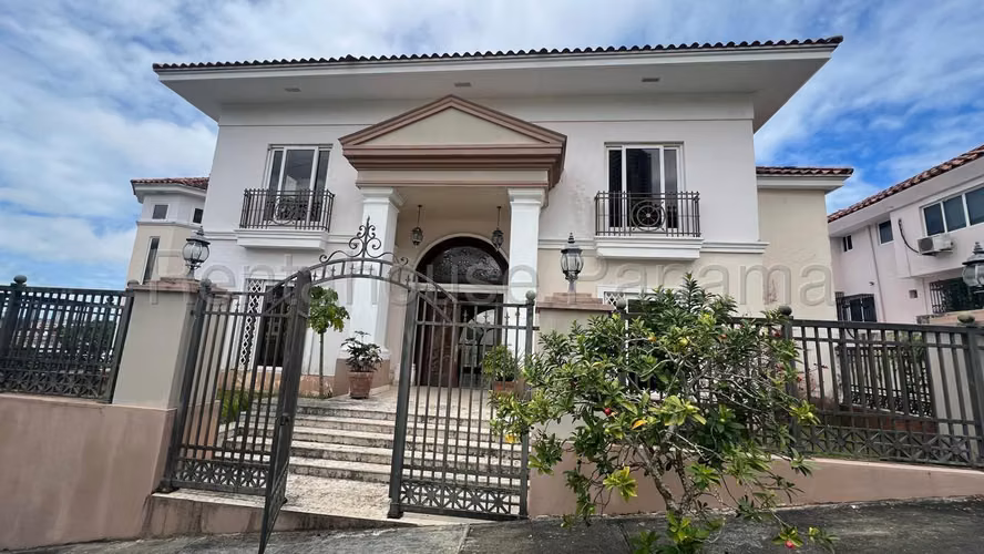 VENTA DE CASA DOS MARES GM
