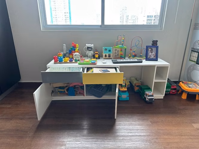 Child's furniture / desk