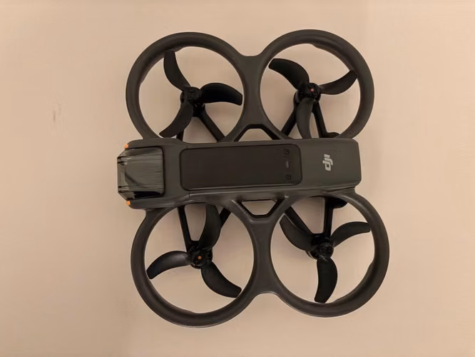 DJI Drone Avata 2 Fly More Combo – 3 baterías – Gris oscuro