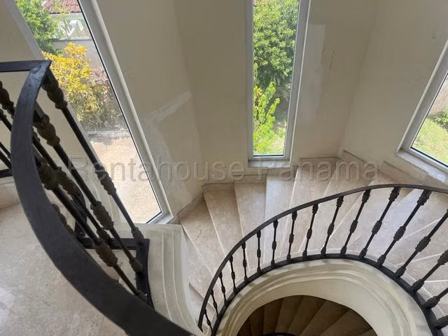 En venta espectacular casa en Dos Mares con elevador privado, sala de cine, piscina y más 26LDC2788