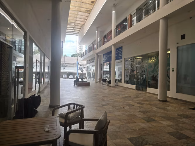 Plaza Comercial en Venta – Bella Vista, Panamá