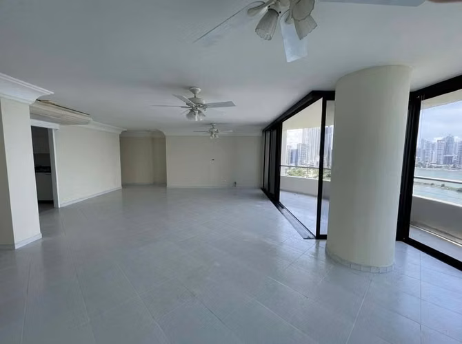 Venta de Apartamento en Avenida Balboa PH La Ensenada - DG