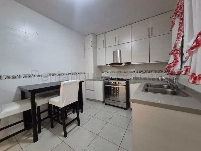Se Alquila Casa en Brisas Del Golf MDV27-183
