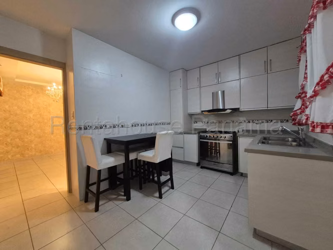 Se Alquila Casa en Brisas Del Golf MDV27-183