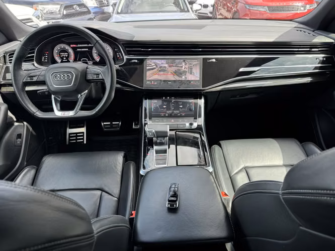 AUDI Q8 2024