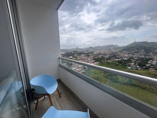 Alquilo apartamento en PH Greenwood, El bosque, 3R, 2B, Piso alto, Balcon, amoblado
