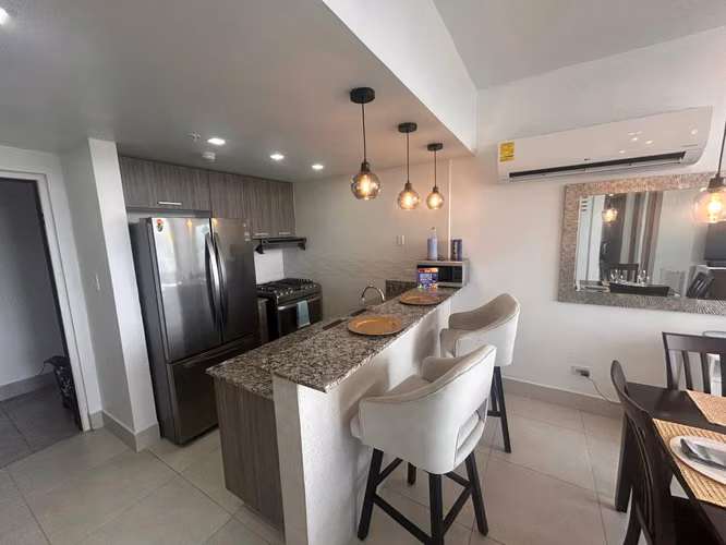 Alquilo apartamento en PH Greenwood, El bosque, 3R, 2B, Piso alto, Balcon, amoblado