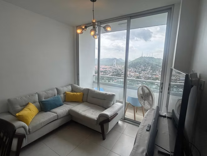 Alquilo apartamento en PH Greenwood, El bosque, 3R, 2B, Piso alto, Balcon, amoblado