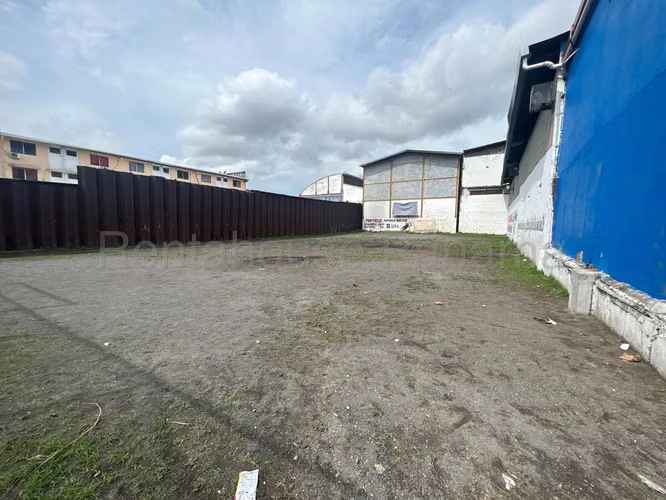 VENTA DE GALERA EN RIO ABAJO ESM