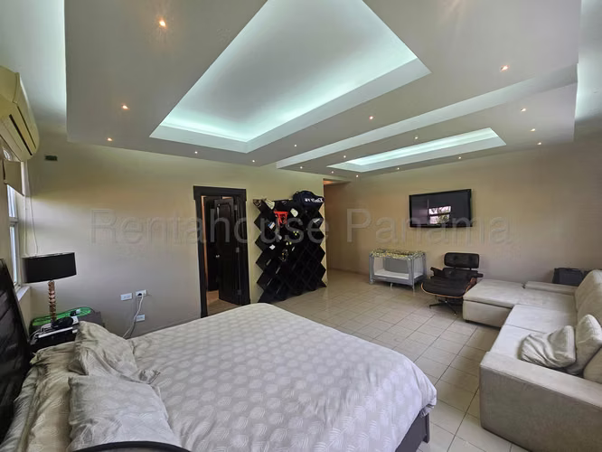 Vendo Casa en Altos del Golf OF26-5085