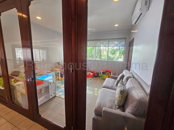 Vendo Casa en Altos del Golf OF26-5085
